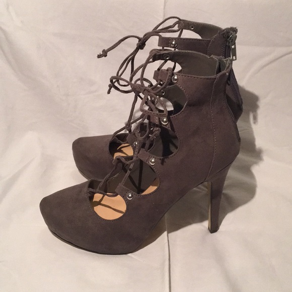 Grey Lace Heels - Picture 2 of 6